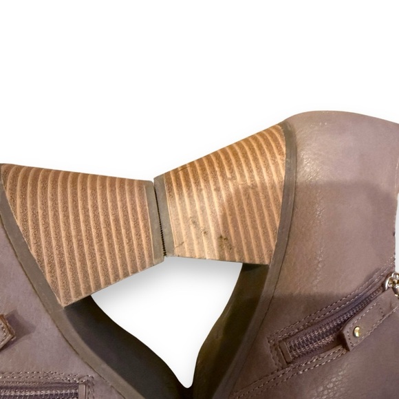 Dr Scholls Be Energized Foam Technology Taupe Gray Heeled Slip On Booties Sz 8 - Picture 12 of 16